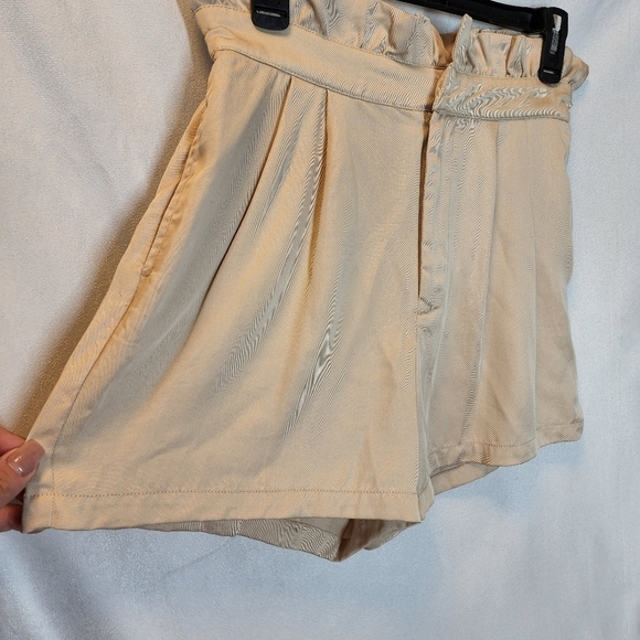 Cupcakes & Cashmere stretch waist flowy shorts - Picture 6 of 10